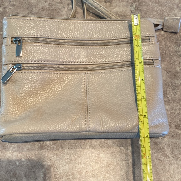 Bentley Leathers, nude/cream colour purse - Picture 11 of 12